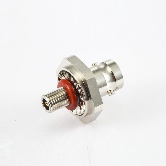 EB-001-0439 防水BNC50Ω母頭直式連接器面板安裝的后鎖穿墻焊接接線(xiàn)